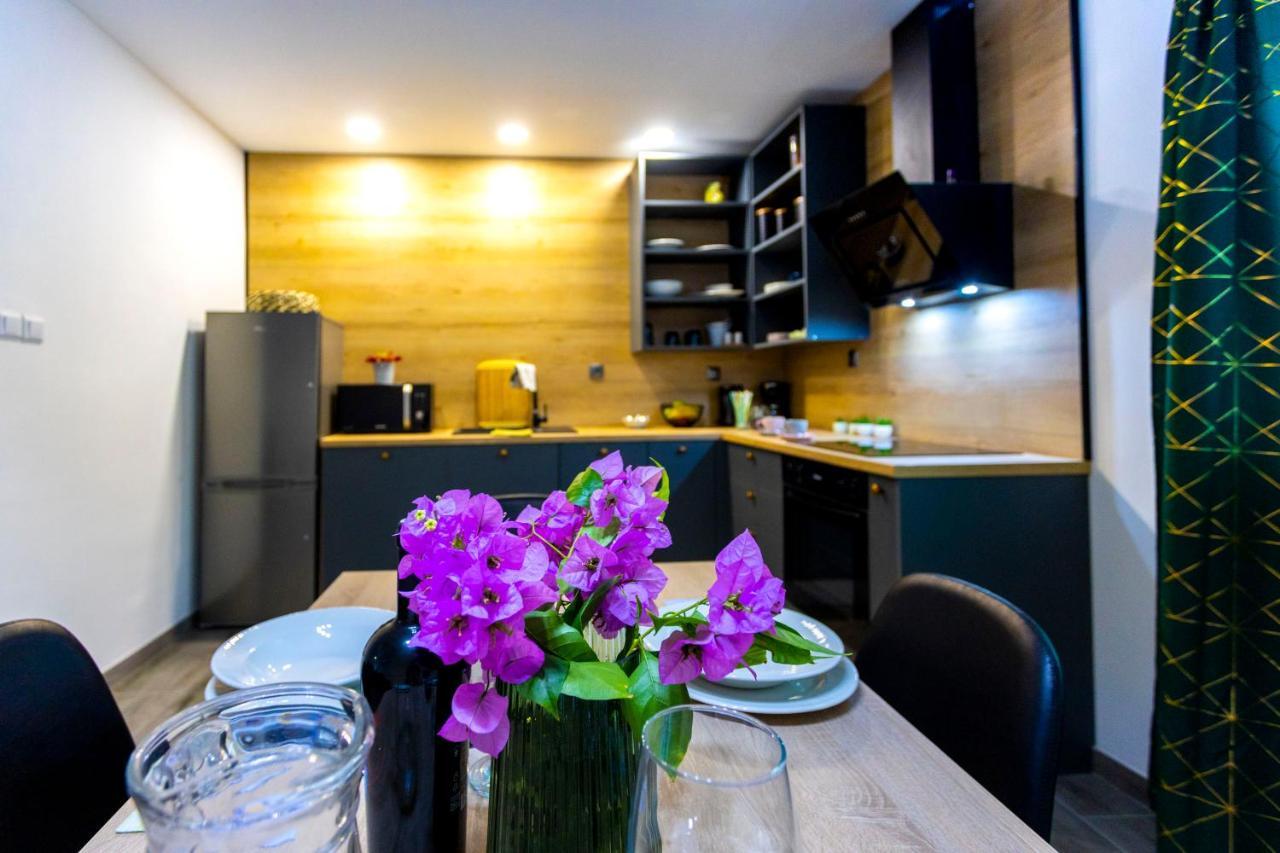 City Apartment Nora, Old Town Located, Free Parking Makarska Esterno foto