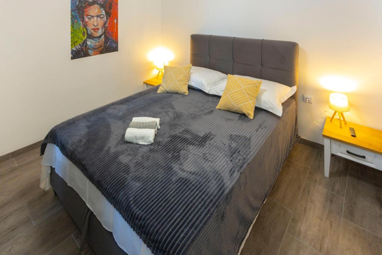 City Apartment Nora, Old Town Located, Free Parking Makarska Esterno foto