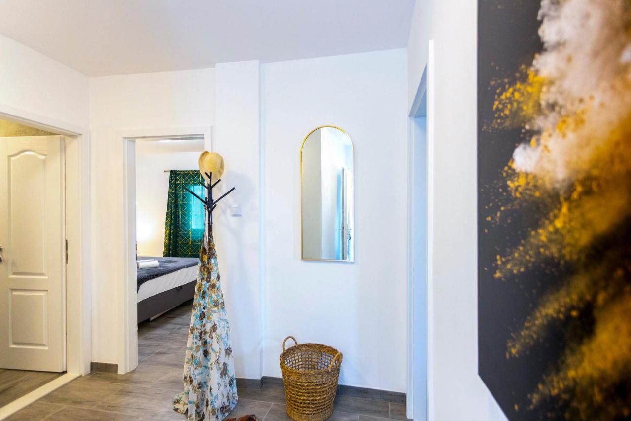 City Apartment Nora, Old Town Located, Free Parking Makarska Esterno foto