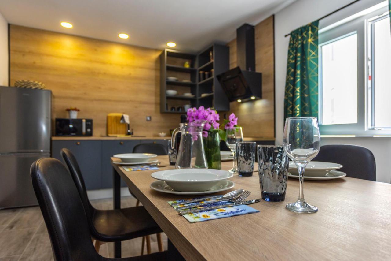 City Apartment Nora, Old Town Located, Free Parking Makarska Esterno foto