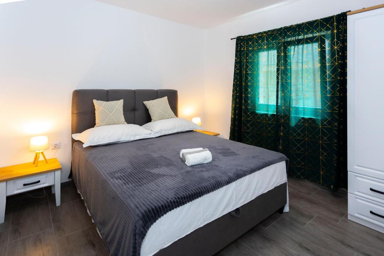 City Apartment Nora, Old Town Located, Free Parking Makarska Esterno foto